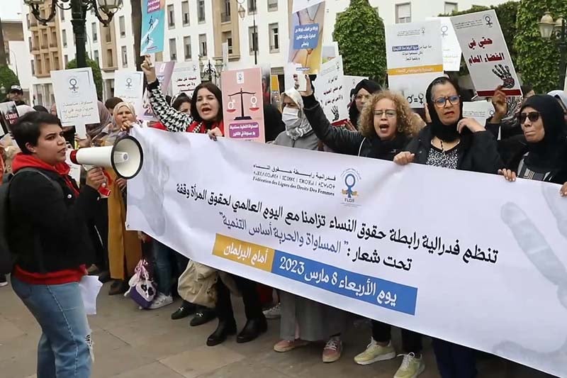 وقفة لتحسين أوضاع النساء