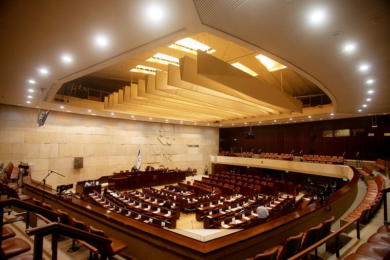الكنيست يقر قانونا يمنع إقالة رئيس الوزراء