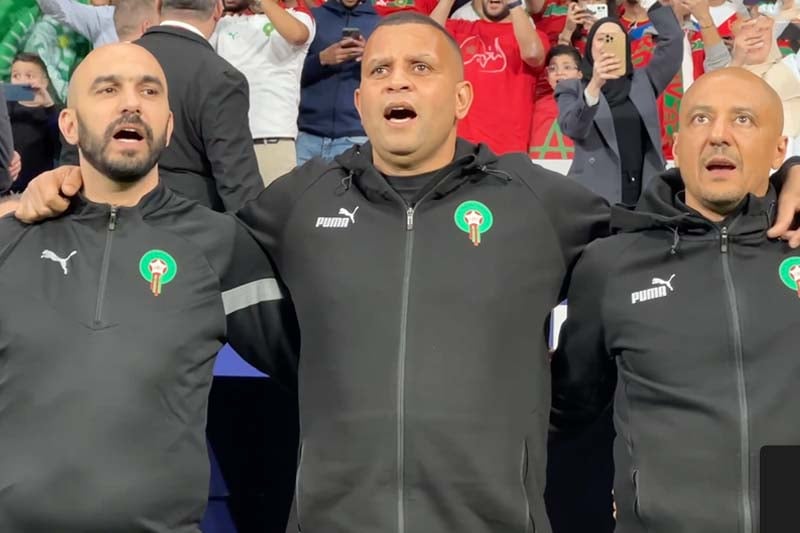 طاقم المنتخب والنشيد الوطني