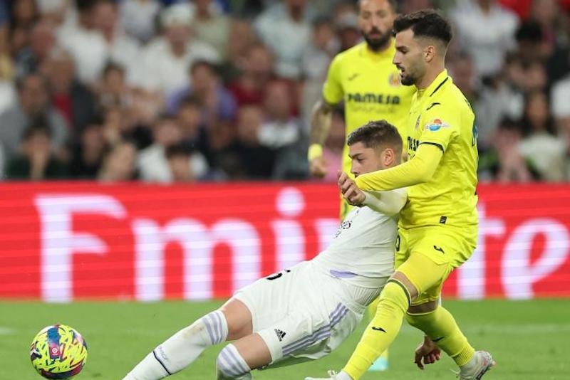 أليكس لاعب "فياريال" يشتكي فالفيردي إلى جهاز الشرطة
