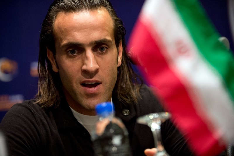 تهديد لاعب منتخب إيران السابق بالقتل بسبب دعم الاحتجاجات