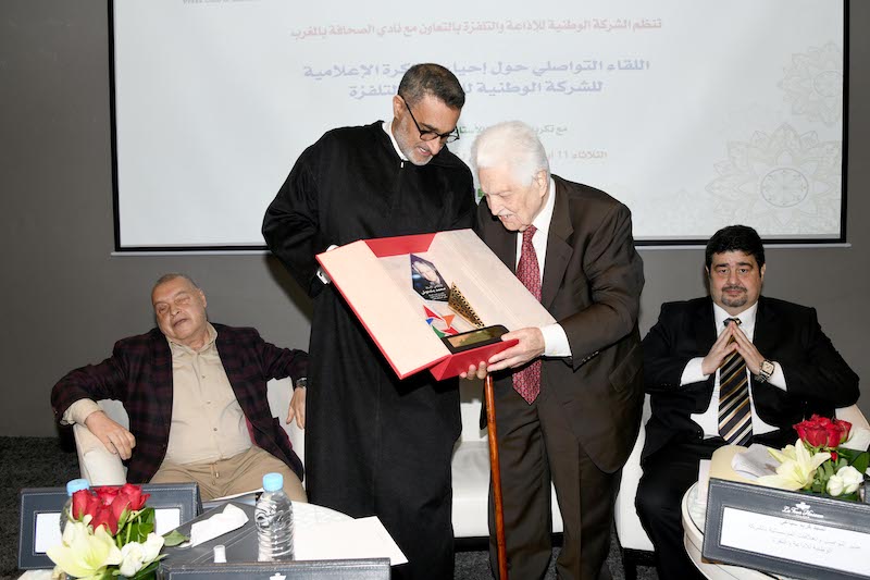 "الإذاعة والتلفزة" تكرم الإعلامي بنددو‬ش