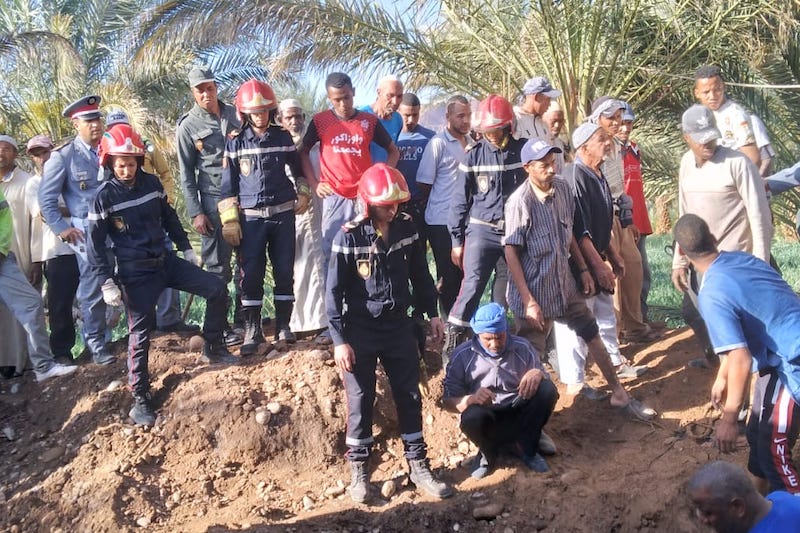 مصير مجهول لشاب تحت أنقاض بئر بأكدز