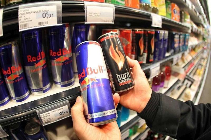خبيرة تحذر من خطورة مشروبات الطاقة على المراهقين