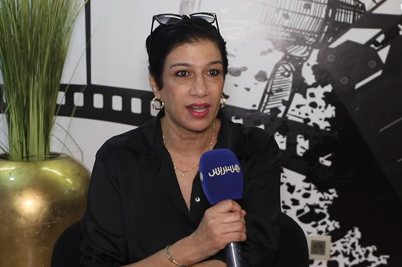 مع كاتبة "كاينة ظروف"