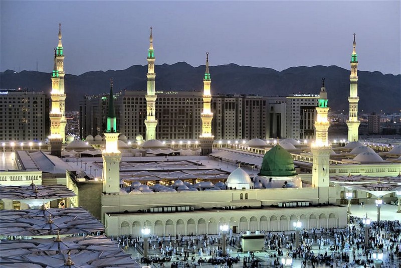 المسجد النبوي يجهز لأواخر شهر رمضان