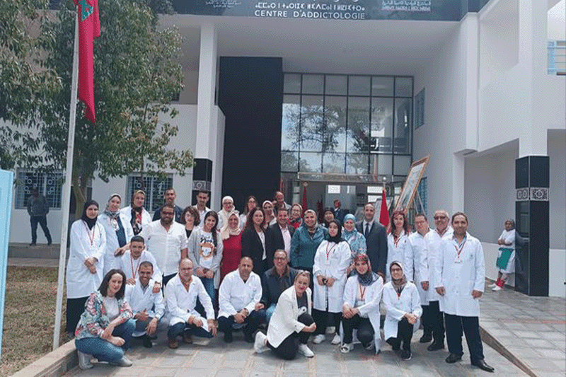 غضب إثر إقصاء عاملة نظافة من صورة جماعية