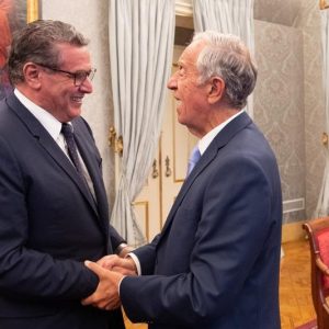دفء علاقات المغرب والبرتغال يغيض عسكر الجزائر.. والرشق بالبيض مصير "تبون"