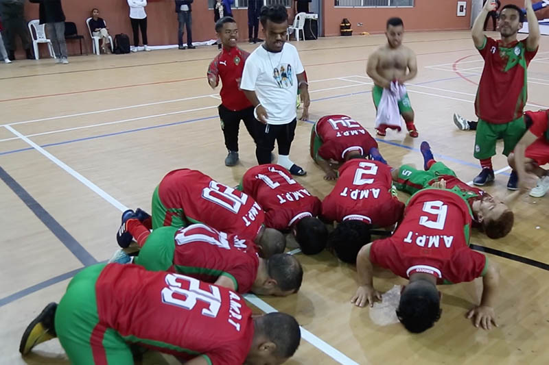 تتويج منتخب قصار القامة