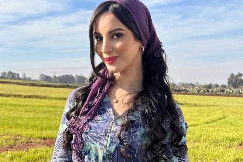 من التمثيل إلى الغناء .. وصال بيريز تطرح "ماشي بلان"