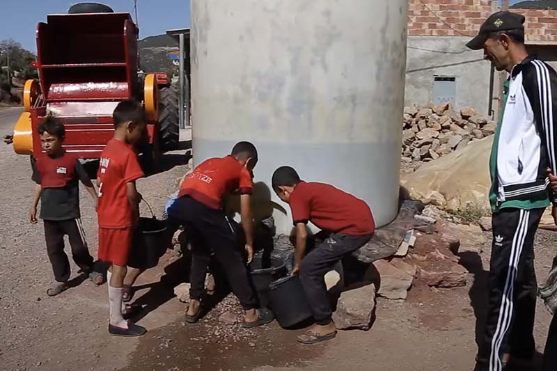 مواطنون يطلبون "شربة ماء"
