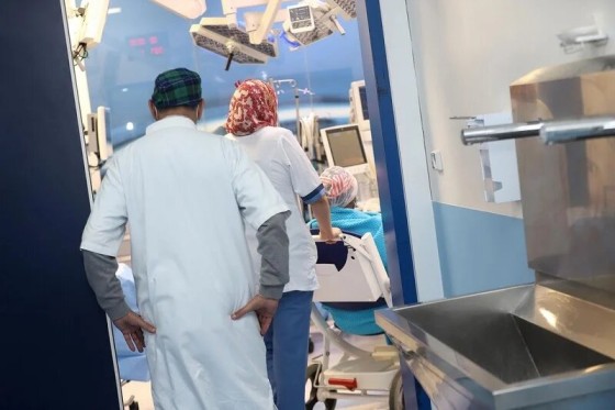 كل يوم يغادر المغرب طبيبان.. تحذيرات من نقص مهول في عدد الأطباء