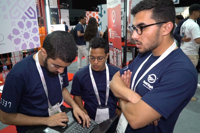 منصة ترافق رحلات الطيران