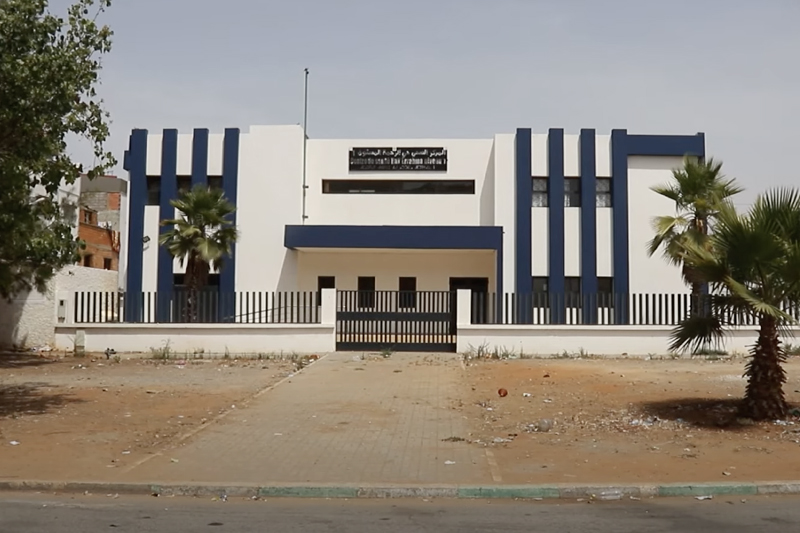 مركز صحي بأبواب مغلقة