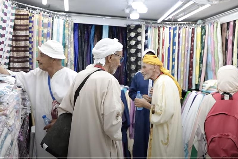 حجاج مغاربة في أسواق مكة