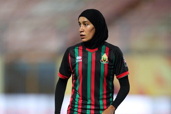 نهيلة بنزينة .. أول لاعبة محجبة في مونديال السيدات