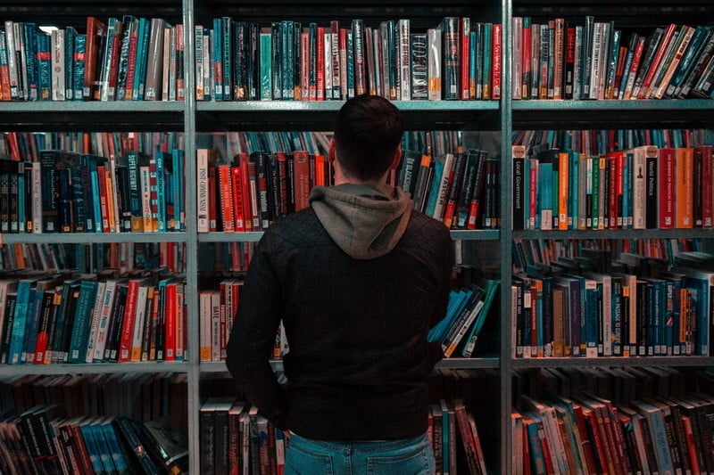 مكتبة تتعرض لغرامة قياسية لبيع رواية تتعلق بالشذوذ الجنسي
