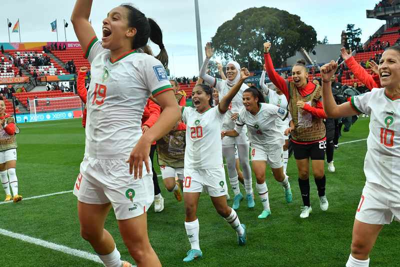 حقوقيات: لاعبات المنتخب المغربي النسوي يقدمن أحسن هدية للملك والشعب