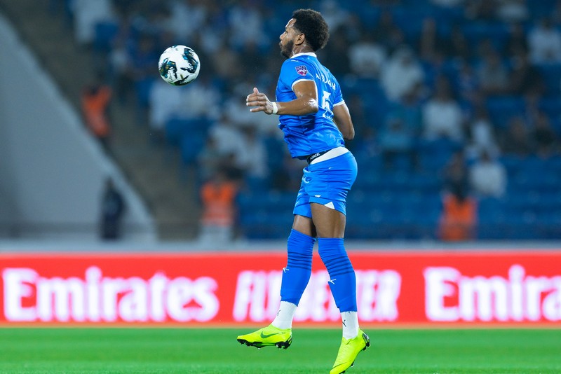 الوداد يعترض على مدافع الهلال السعودي