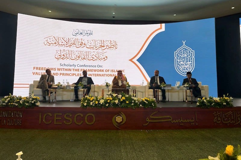 النحوي ينادي بميثاق أخلاقي لتأطير الحريات