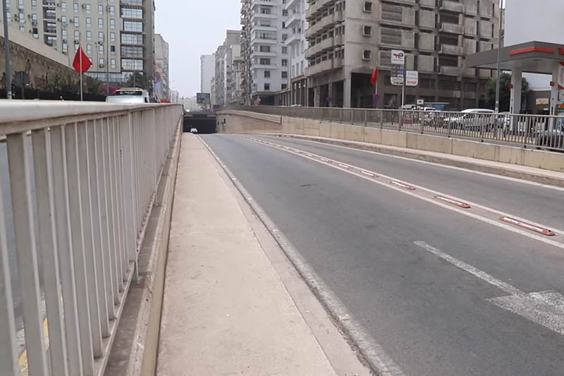 نفق بدون إضاءة في البيضاء