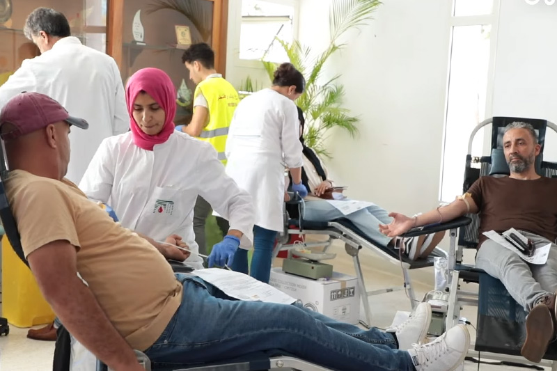 الجالية اللبنانية تتبرع بالدم