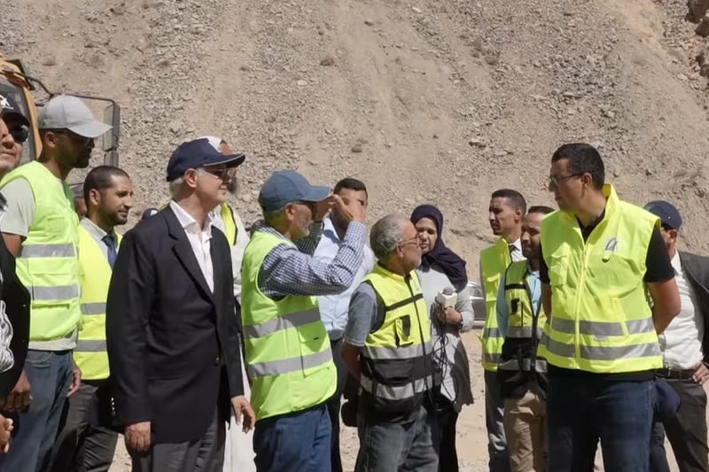 بركة يتفقد مناطق الزلزال