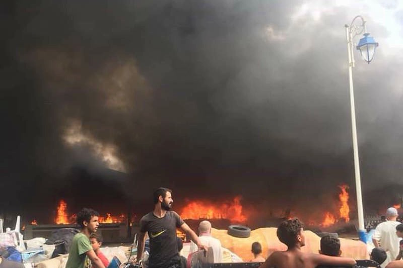 حريق يلتهم "سوق حي الديزة" في مارتيل‎