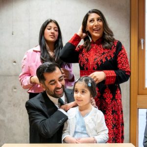 رئيس وزراء اسكتلندا "قلق" على أهل زوجته العالقين في غزة
