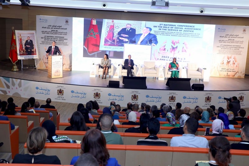 وزير العدل ينوه بأدوار المساعدة الاجتماعية