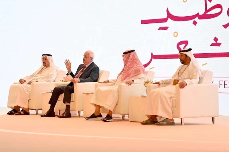 مهرجان أبوظبي للشعر يوصي بجمع وتحقيق مخطوطات النّظم الشعبي والنبطيّ