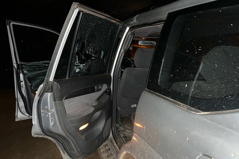 مجهولون يعتدون على شخصين برأس الرمل