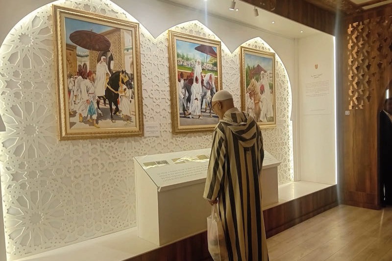 جهاز الحرس الملكي يعرّف الوافدين على "معرض الفرس" بمسار التطور التاريخي