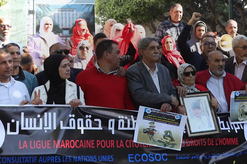 وقفة تدين انفجارات السمارة
