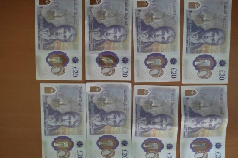تزوير أوراق مالية أجنبية يوقف 8 سياح بأكادير