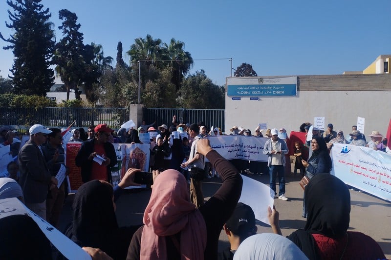 أمهات وآباء يحتجون ضد هدر الزمن المدرسي