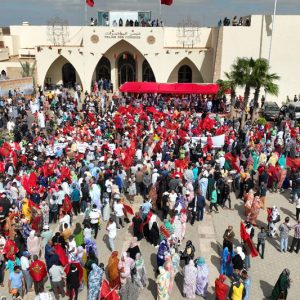 ساكنة العيون تدين أحداث السمارة وتطالب بتصنيف البوليساريو منظمة إرهابية