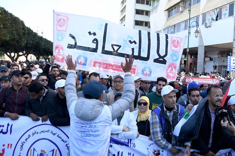 الحكومة والنقابات تتفق على طي ملف "المتعاقدين" بالإدماج في الوظيفة