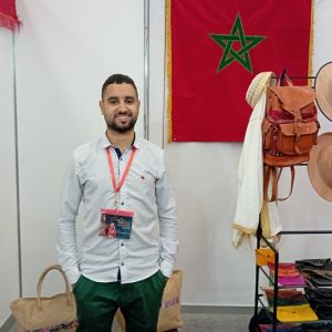 حرفيون شباب يحملون مشعل التعريف بالثقافة المغربية في "معرض نيروبي"