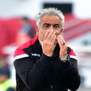 البنزرتي يدخل أرضية مباراة "الديربي"