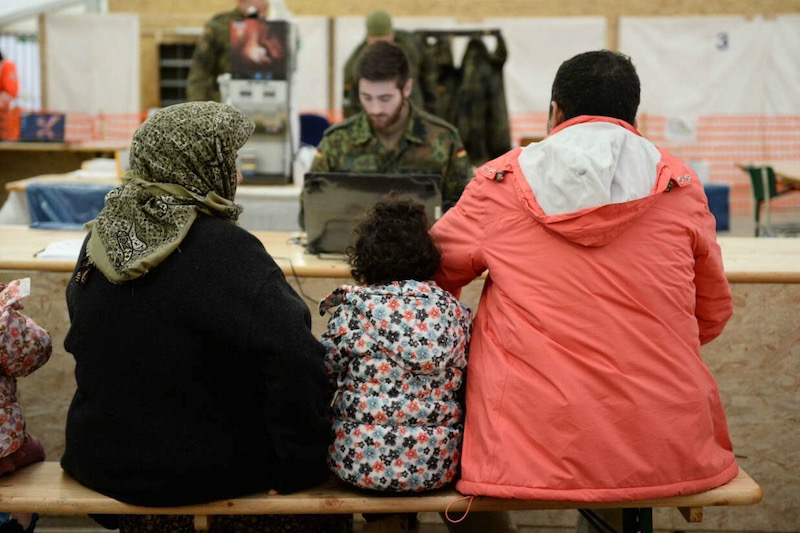 ثلث الأجانب في أسر مكتظة بأوروبا