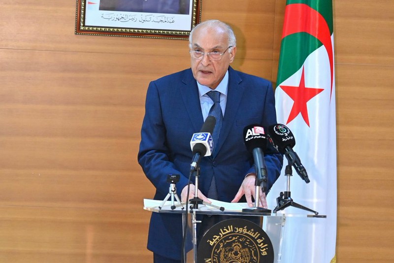 إنجازات المغرب التنموية والدبلوماسية في الصحراء تُحرج وزير خارجية الجزائر