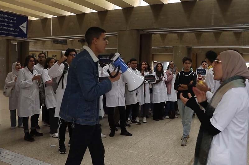 إضراب طلبة الطب والصيدلة