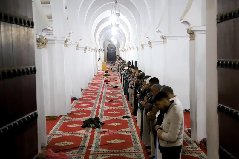 إقامة صلاتين في نفس الوقت داخل مسجد بمدينة تامنصورت تثير الاستنكار