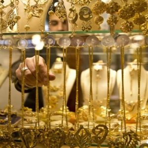 المصريون يُقبلون على الذهب الصيني