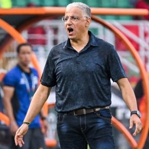 "الكاف" يوقف عمروش لثماني مباريات