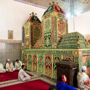 ‪ توقيف معتد على زائر لضريح مولاي إدريس‬