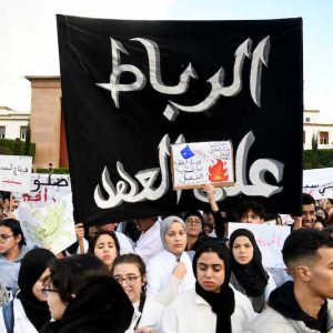 طلبة كليات الطب والصيدلة يحتجون وسط الرباط دفاعا عن "التكوين الجيد"