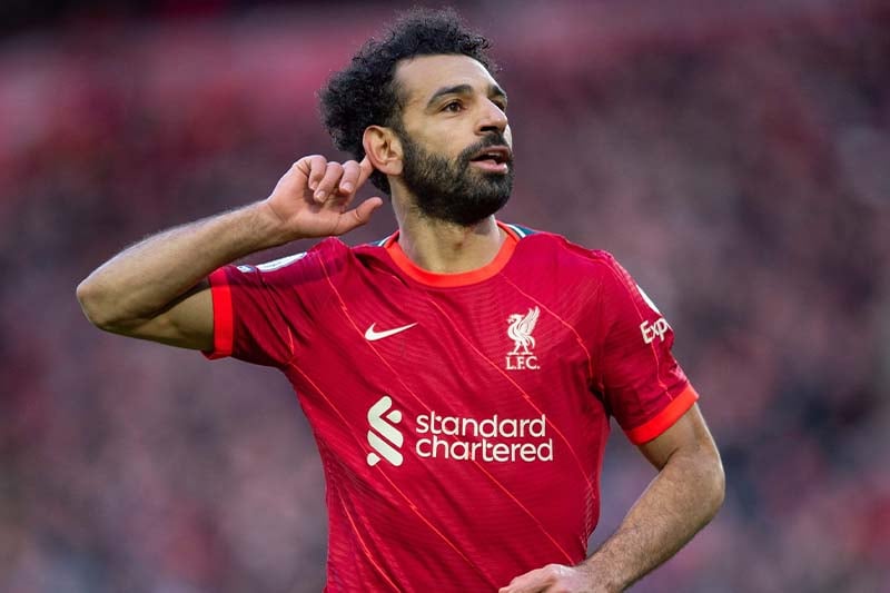 سياسي مصري يقترح تحويل مبالغ من رواتب محمد صلاح لحل أزمة الدولار
