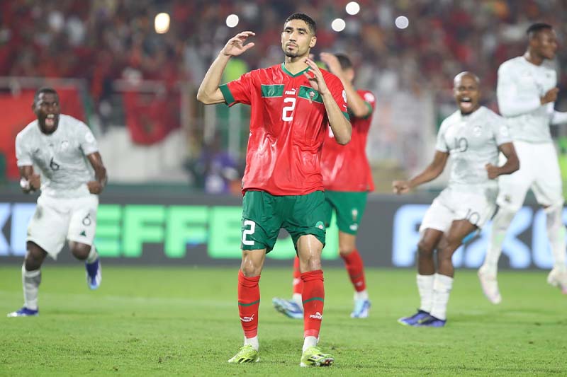 الجماهير تواسي حكيمي بعد تضييع ضربة الجزاء الحاسمة